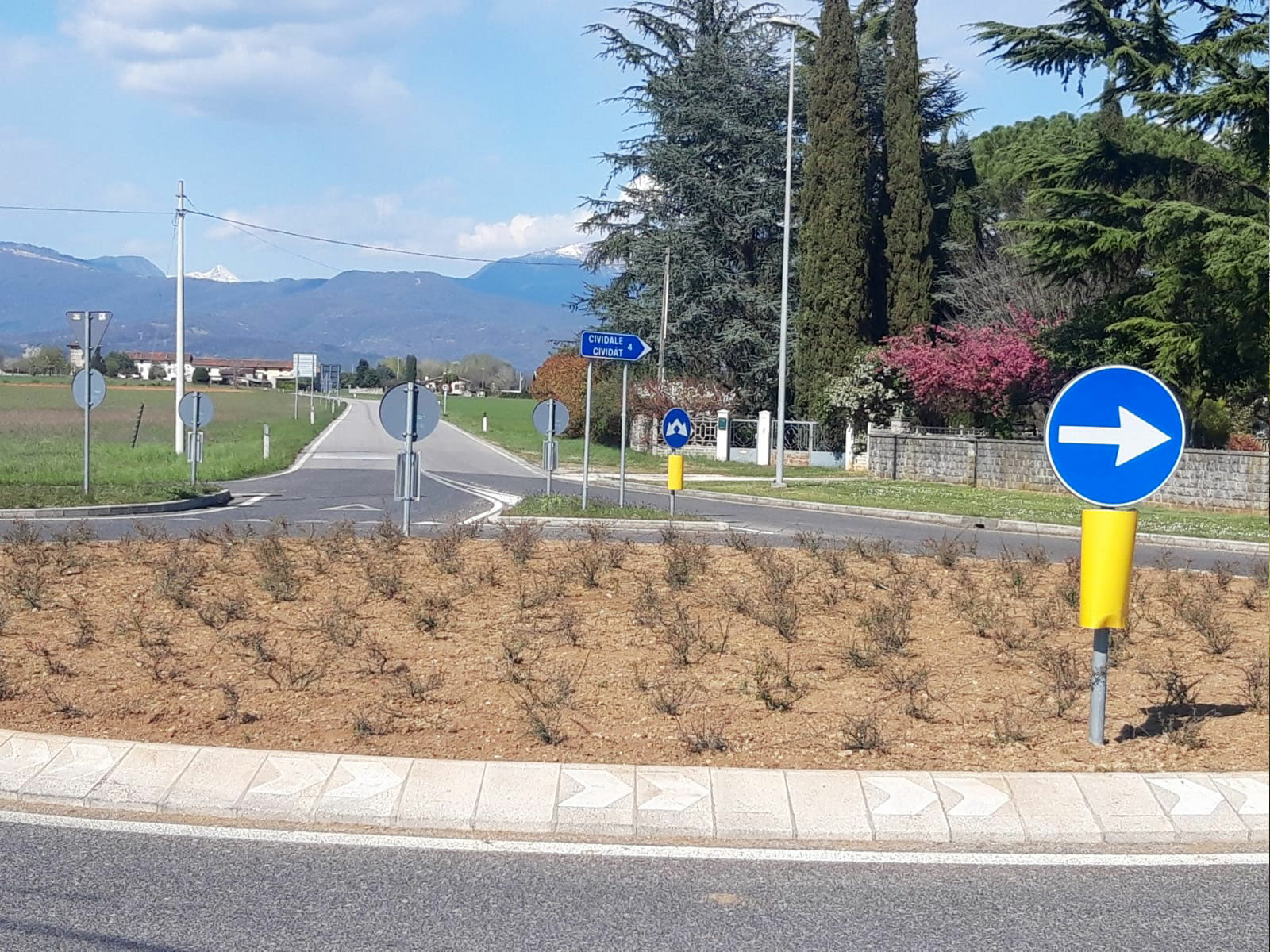 Realizzazione aiuola strada provinciale 48 Udine